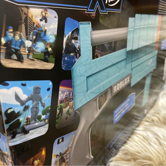 NERF Roblox Shark Bite Web Launcher Blaster 2 Pump Fire Rocket Darts NEW - Picture 5 of 6